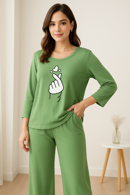 Green Finger Heart Printed Pajama Set - Women's Sleepwear