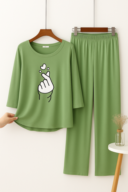 Green Finger Heart Printed Pajama Set - Women's Sleepwear